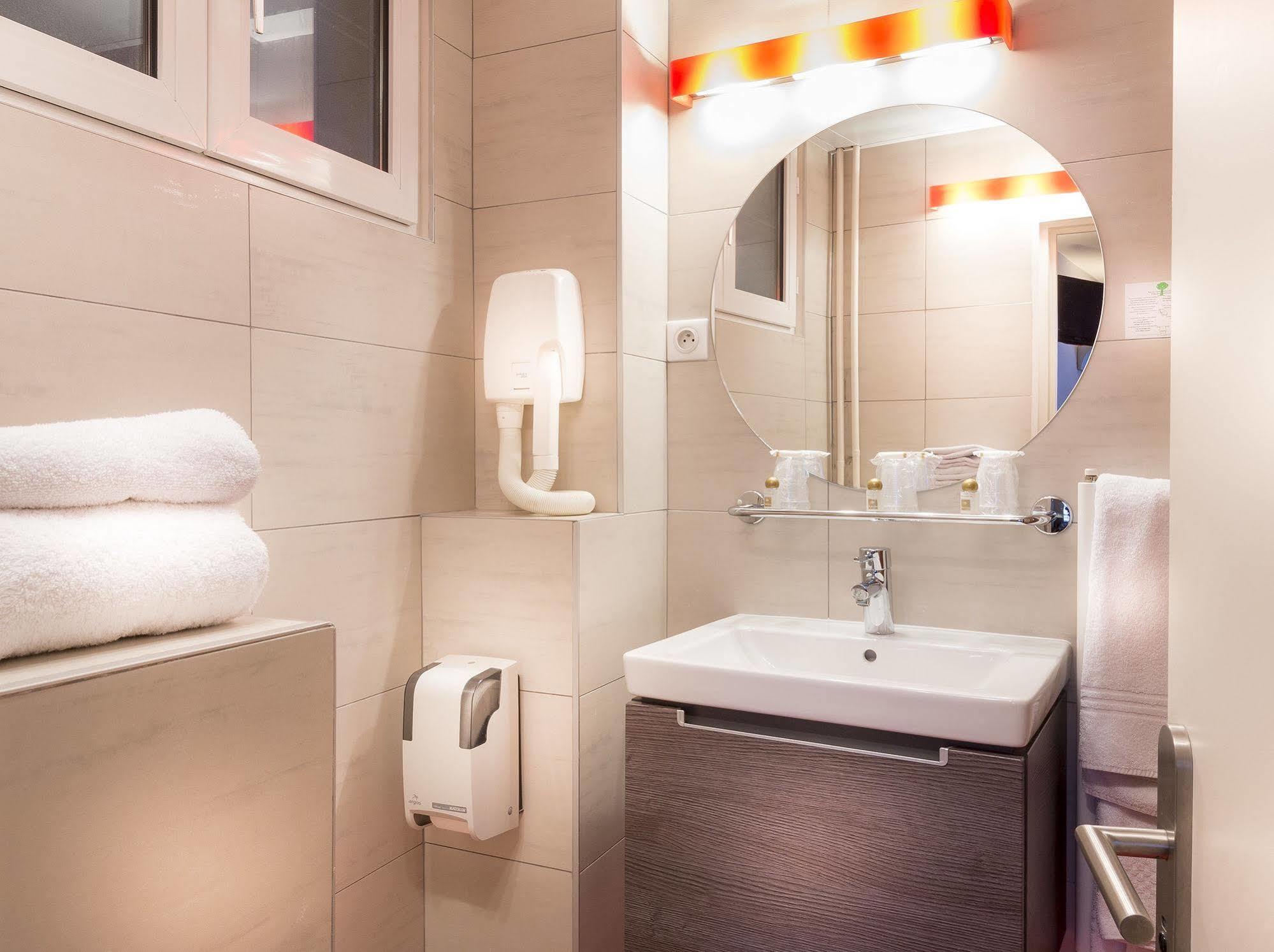 Hotel Du Parc Montparnasse Parigi